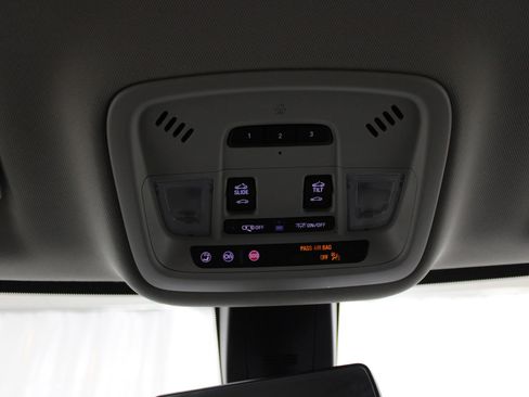 Used 2020 Chevrolet Traverse Premier AWD/4WD image 37