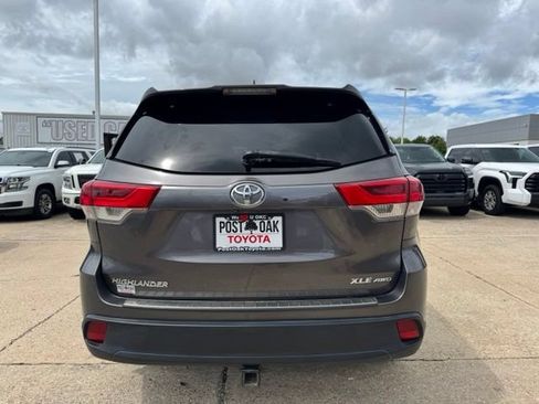 Used 2018 Toyota Highlander XLE w/ Protection Package #3 AWD/4WD image 6