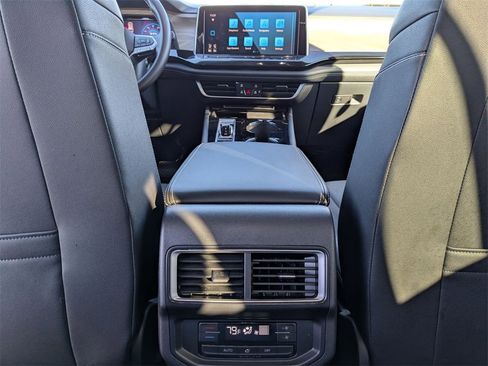 Used 2025 Volkswagen Atlas SE image 30