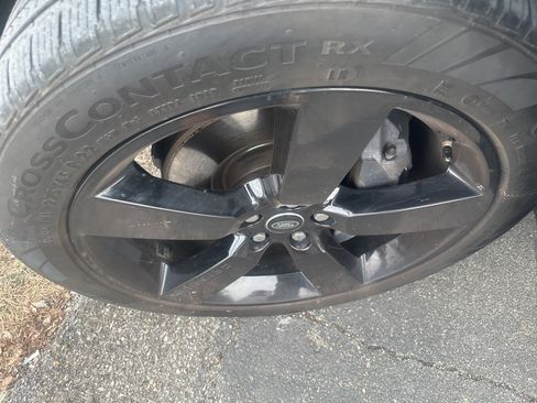 Used 2024 Land Rover Defender 110 SE image 9