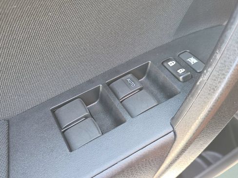 Used 2018 Toyota Corolla LE FWD image 18