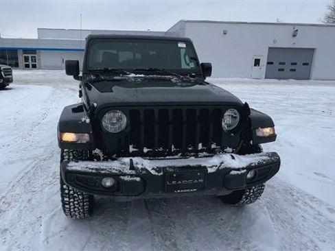 Used 2022 Jeep Gladiator Willys image 3