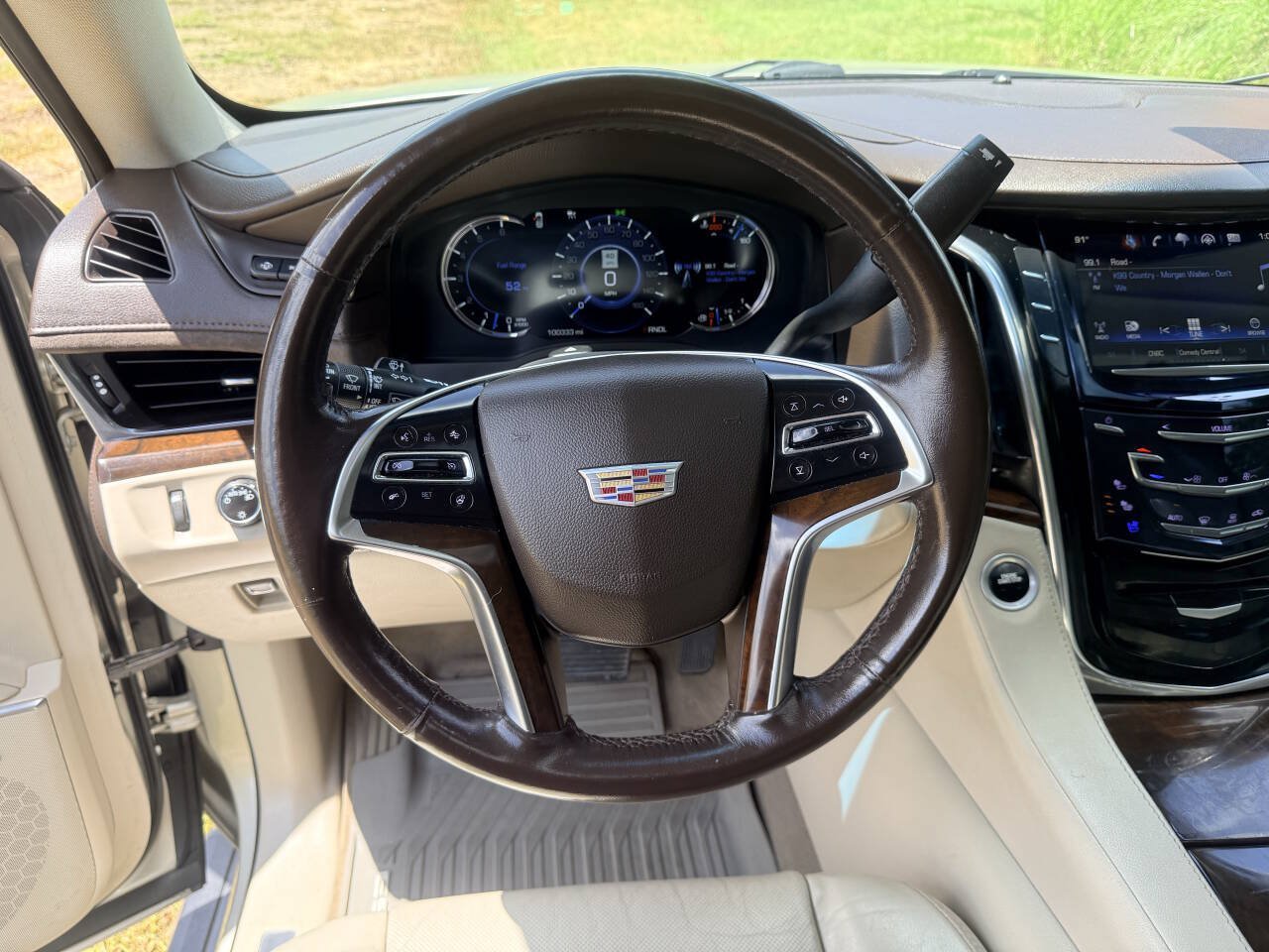 Used 2017 Cadillac Escalade Premium Luxury AWD/4WD image 21