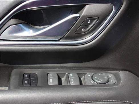 Used 2023 Chevrolet Suburban Z71 image 25