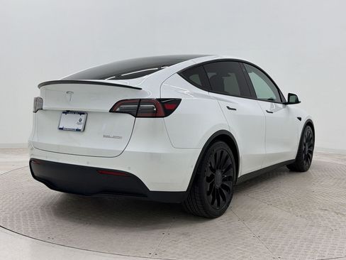 Used 2022 Tesla Model Y Performance AWD/4WD image 9