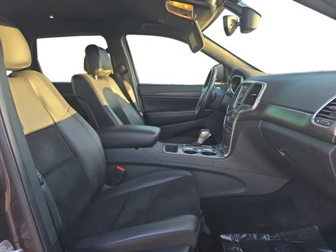 Used 2018 Jeep Grand Cherokee Altitude RWD image 17