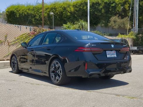 Used 2026 BMW 550e xDrive w/ Premium Package AWD/4WD image 25