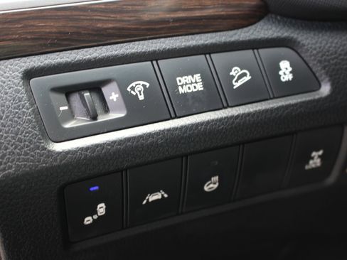 Used 2017 Hyundai Santa Fe Sport w/ 2.0T Ultimate Tech Package 05 image 18