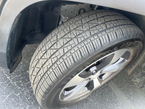 Used 2021 Jeep Cherokee Limited w/ Elite Package image 12