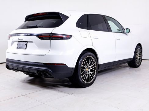 Certified 2023 Porsche Cayenne Platinum Edition image 29