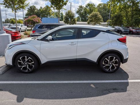 Used 2020 Toyota C-HR XLE FWD image 5