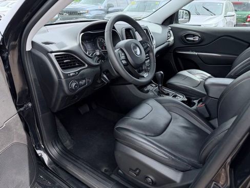 Used 2022 Jeep Cherokee Trailhawk w/ Premium Leather Package AWD/4WD image 20