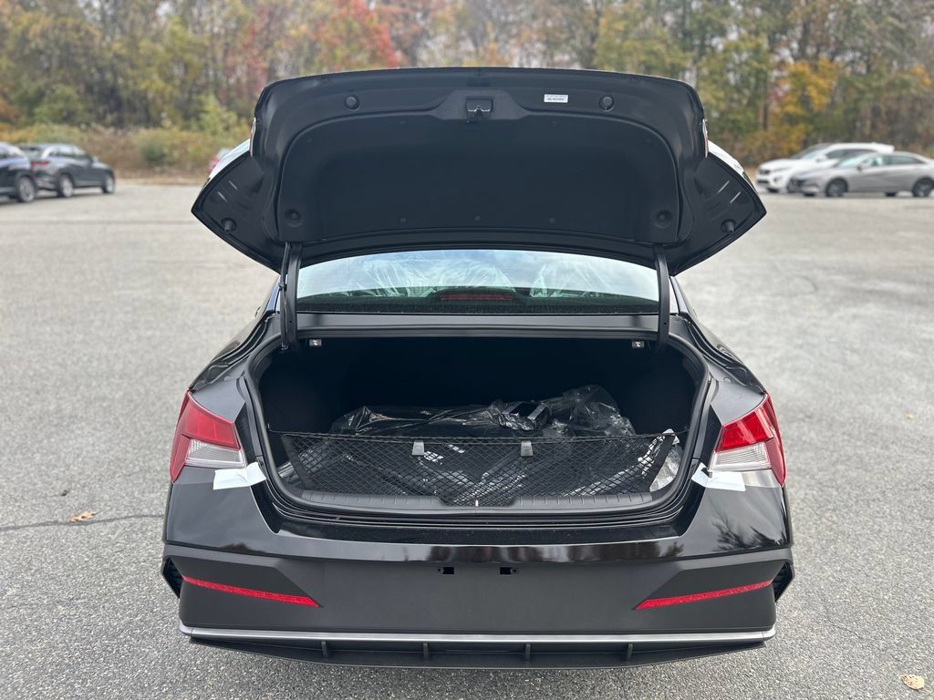 Certified 2026 Hyundai Elantra SE FWD image 8