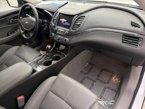 Used 2014 Chevrolet Impala LT w/ Convenience Package image 20