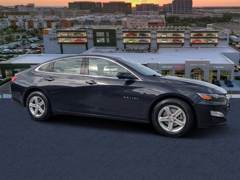 Used 2023 Chevrolet Malibu LT image 1