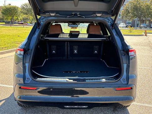 Used 2025 Toyota Crown Signia Limited w/ Advanced Technology Package image 6