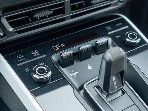 Certified 2024 Porsche 911 Dakar image 35