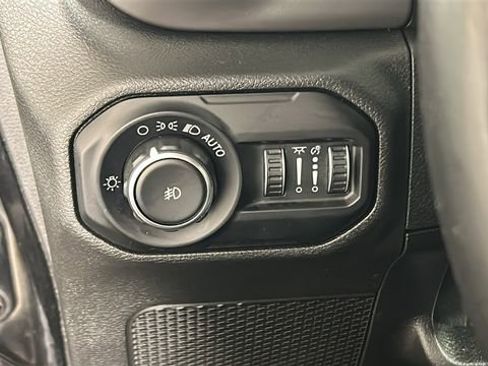 Used 2018 Jeep Wrangler Unlimited Sport S AWD/4WD image 19