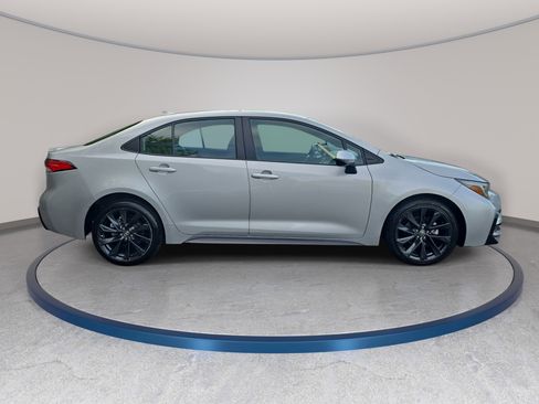 Used 2024 Toyota Corolla SE FWD image 4