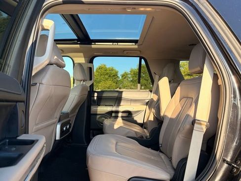 Used 2024 Ford Expedition Limited RWD image 17