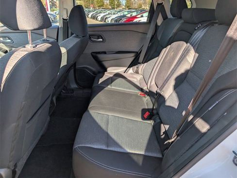 Used 2021 Nissan Rogue SV image 14