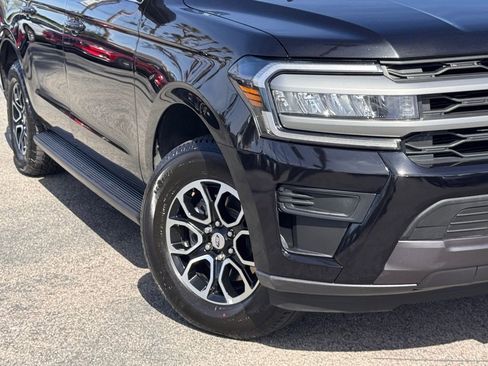 Certified 2024 Ford Expedition Max XLT image 4