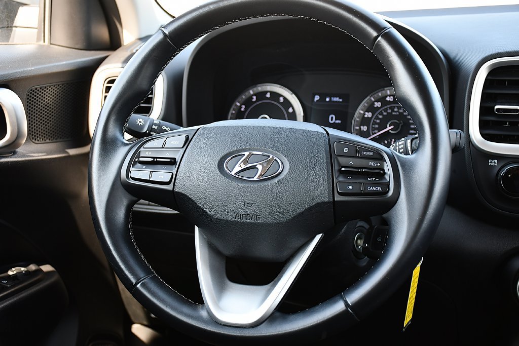 Used 2022 Hyundai Venue SEL FWD image 23