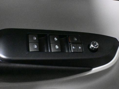 Used 2019 Toyota Highlander XLE image 28