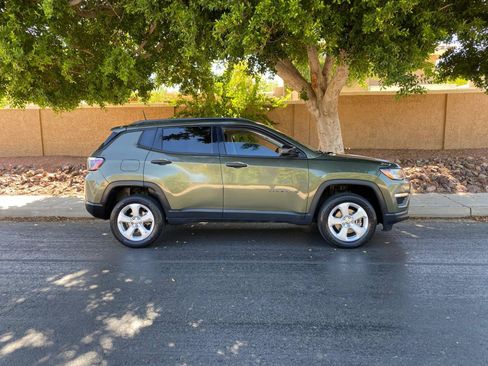 Used 2018 Jeep Compass Sport AWD/4WD image 2