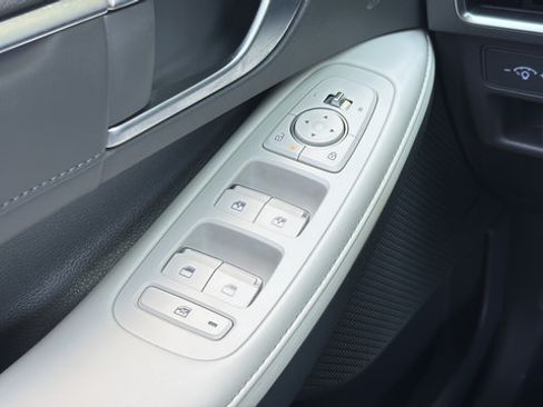 Used 2025 Hyundai Sonata Limited FWD image 10