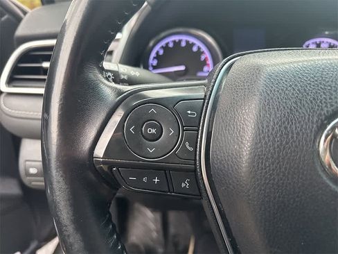 Used 2018 Toyota Camry SE image 11