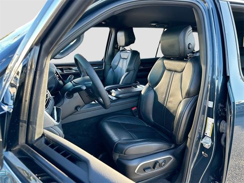 Used 2023 Jeep Wagoneer 4WD image 22