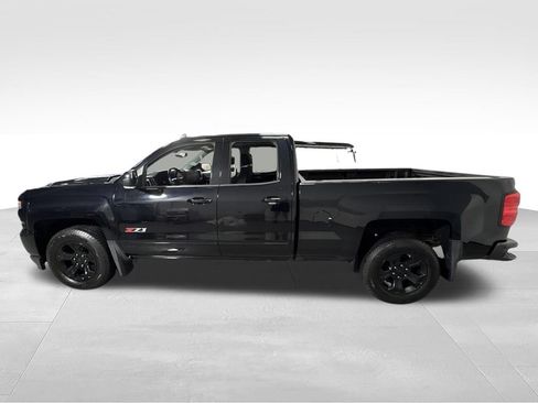 Used 2017 Chevrolet Silverado 1500 LT w/ Midnight Edition AWD/4WD image 7