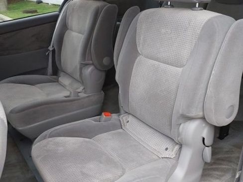 Used 2010 Toyota Sienna LE FWD image 6