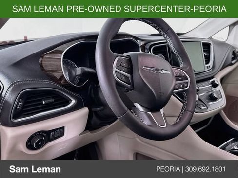 Used 2024 Chrysler Pacifica Limited w/ Trailer Tow Group FWD image 9