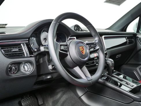 Certified 2023 Porsche Macan S AWD/4WD image 4