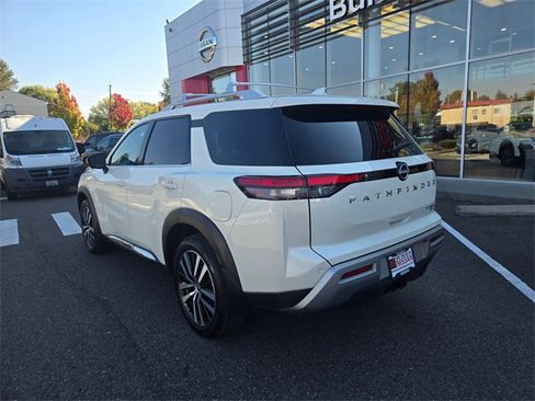 Used 2023 Nissan Pathfinder Platinum image 9