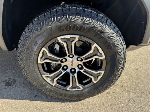 Used 2025 GMC Canyon AT4 w/ Technology Plus Package image 9
