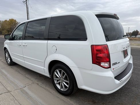 Used 2016 Dodge Grand Caravan SE image 4