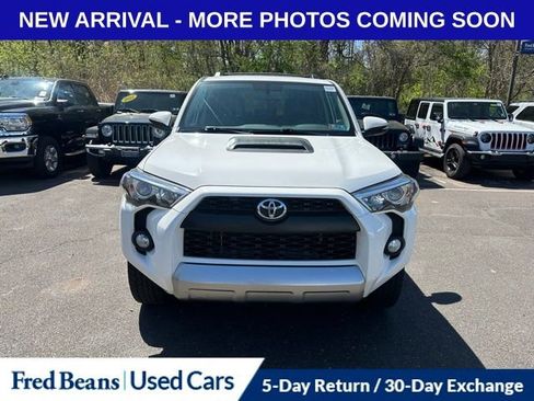Used 2018 Toyota 4Runner TRD Off-Road Premium AWD/4WD image 2