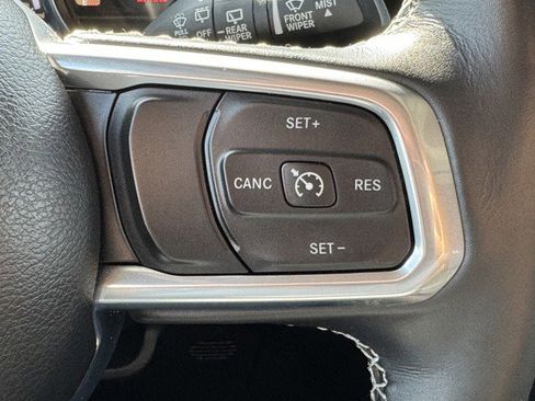 Used 2022 Jeep Wrangler Unlimited Sahara w/ Cold Weather Group image 17