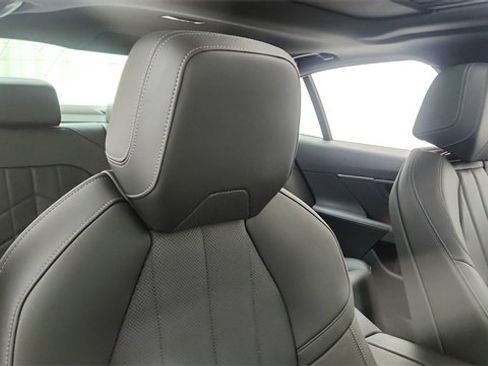 Used 2025 BMW 540i xDrive image 22