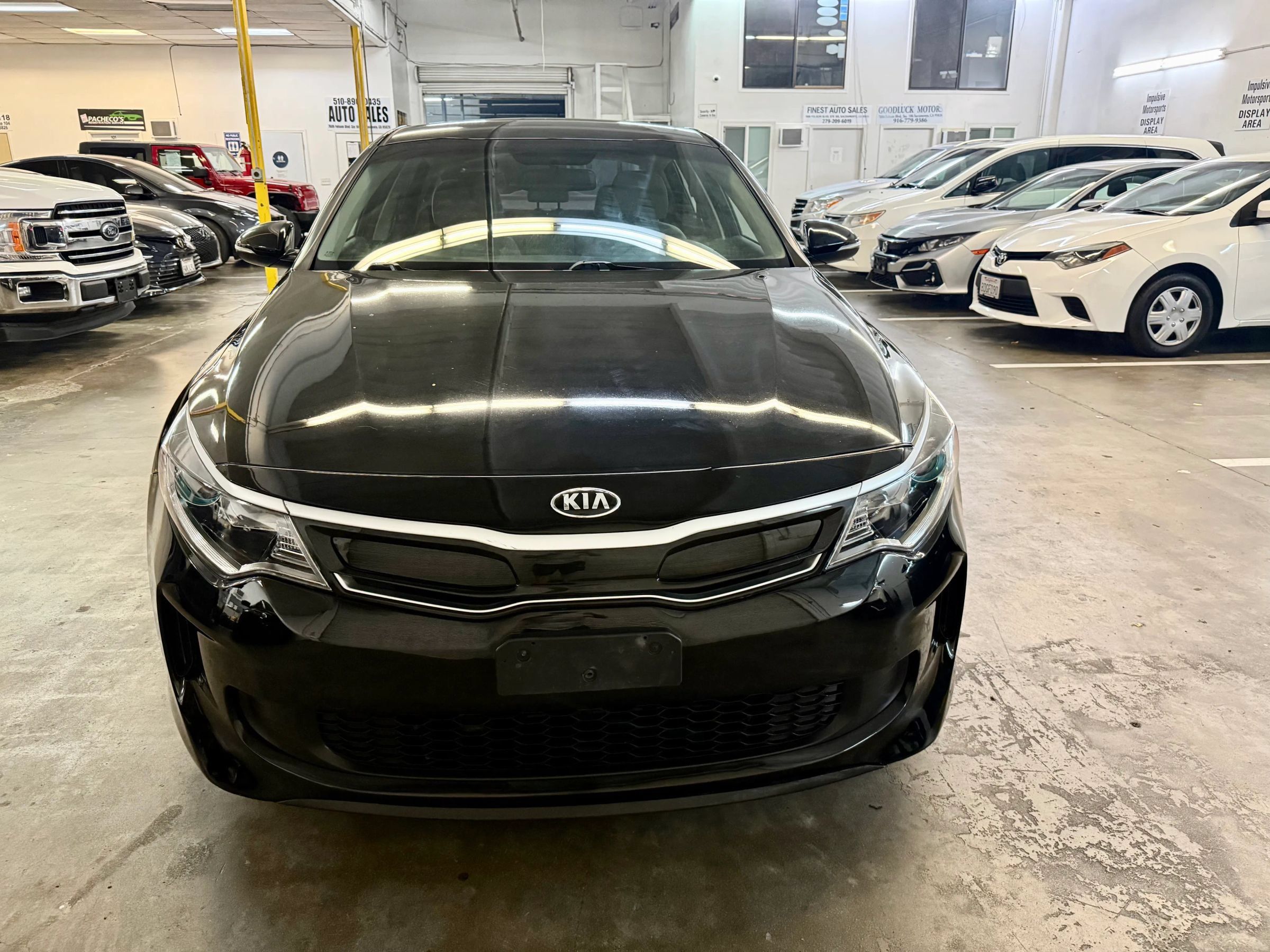 Used 2017 Kia Optima Premium FWD image 2