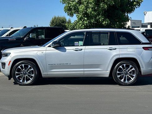 Used 2023 Jeep Grand Cherokee Overland w/ Advanced Protech Group III AWD/4WD image 7