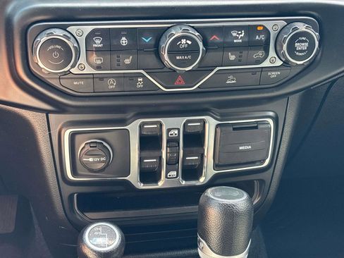 Used 2022 Jeep Wrangler Unlimited Sport AWD/4WD image 19
