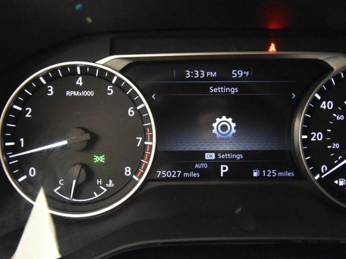 Used 2022 Nissan Pathfinder SV image 30