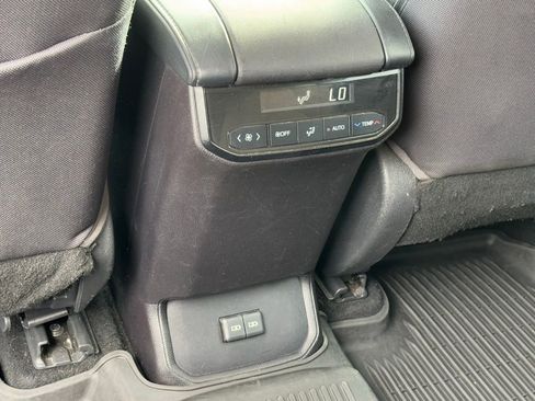 Used 2023 Toyota Highlander LE image 16
