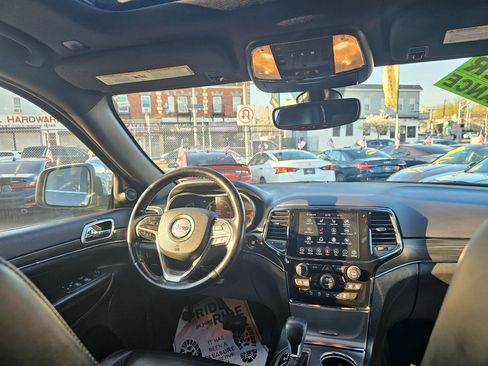 Used 2020 Jeep Grand Cherokee Limited image 16