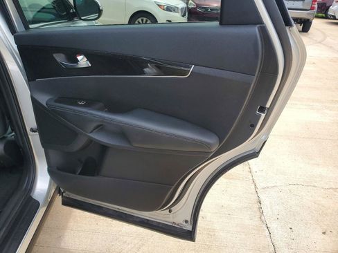 Used 2016 Kia Sorento FWD image 8