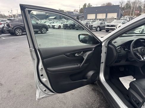Used 2020 Nissan Rogue SL image 11